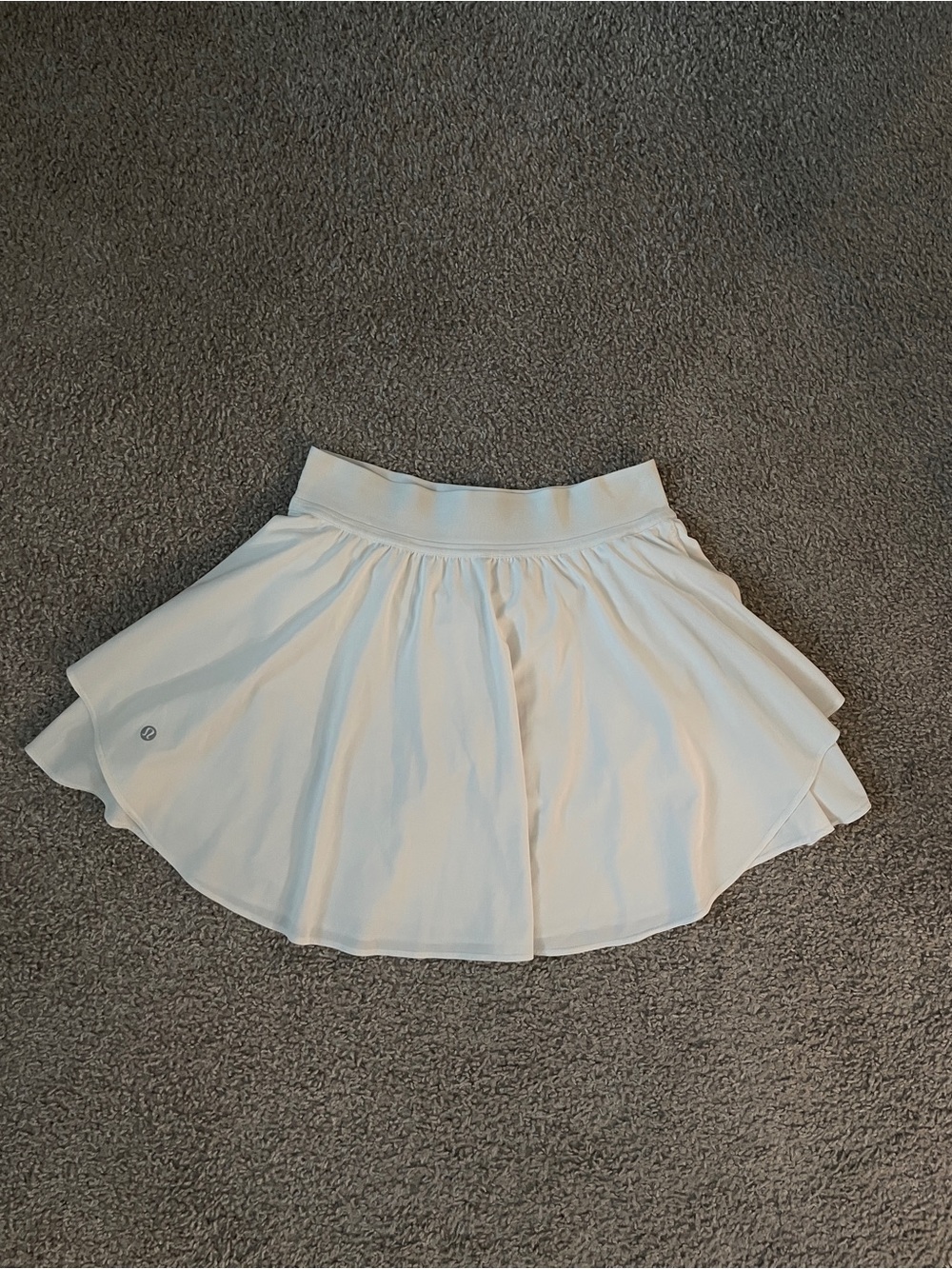 white lululemon tennis skirt